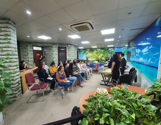 Đại diện nhãn hàng Sữa Hoàng Gia Royal Ausnz gặp gỡ đội ngũ Marketing của nhà phân phối tại Việt Nam