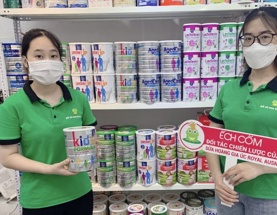 Trade and Show của Sữa Hoàng gia tại Shop Đồ sơ sinh Ếch Cốm - Cho đi là còn mãi