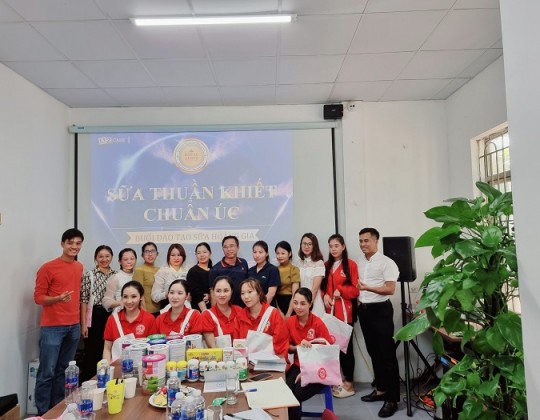 Đào tạo chuyên sâu Sữa Hoàng Gia Royal Ausnz tại shop Thu Cầm Baby - Phú Thọ