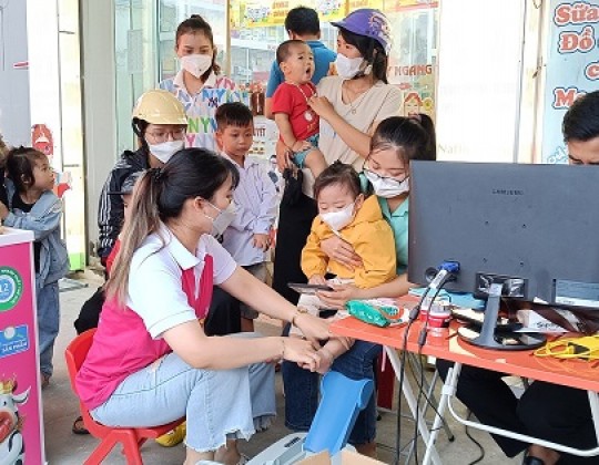 Hành trình trade and show Sữa Hoàng Gia tri ân khách hàng tại quầy thuốc Thu Hiền - Kiến Thụy, Hải Phòng