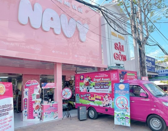 Trade and show thật ý nghĩa của Sữa Hoàng Gia tại Navy Shop
