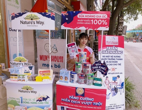 Sữa Hoàng Gia Royal Ausnz có trade and show lớn với quà cực to tại Mun's House