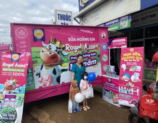 Xe báo hồng Sữa Hoàng Gia vi vu trên mọi nẻo đường mảnh đất Tây Nguyên