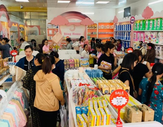 Sữa Hoàng Gia Royal Ausnz đồng hành cùng shop Bông House - Bắc Giang trong buổi khai trương cơ sở 2