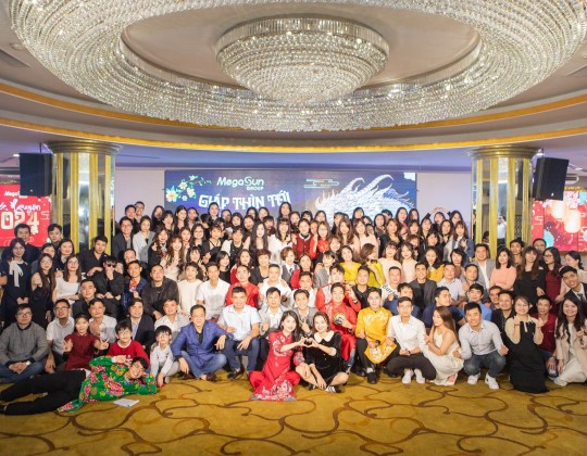 Tiệc tân niên đón xuân Giáp Thìn cực cháy của Sữa Hoàng Gia Royal Ausnz