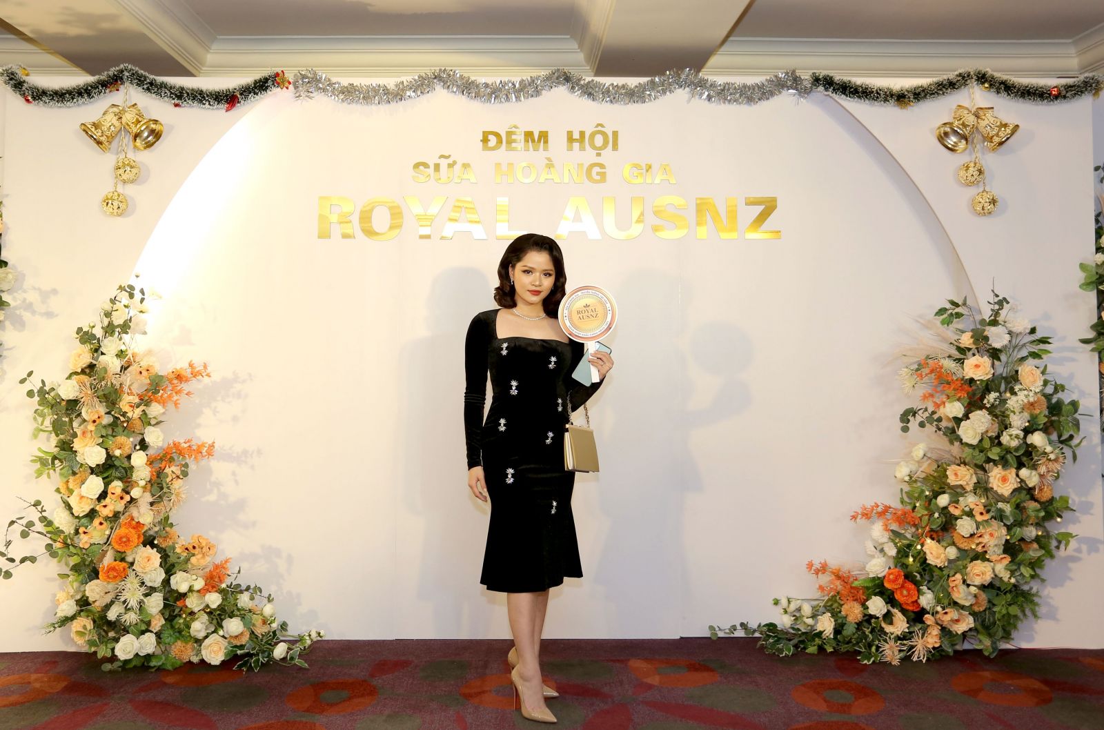 Nữ nhà văn nổi tiếng Huyền Trang Bất Hối xuất hiện với vóc dáng thon gọn, nhan sắc mặn mà đến ngỡ ngàng sau sinh 4 tháng.