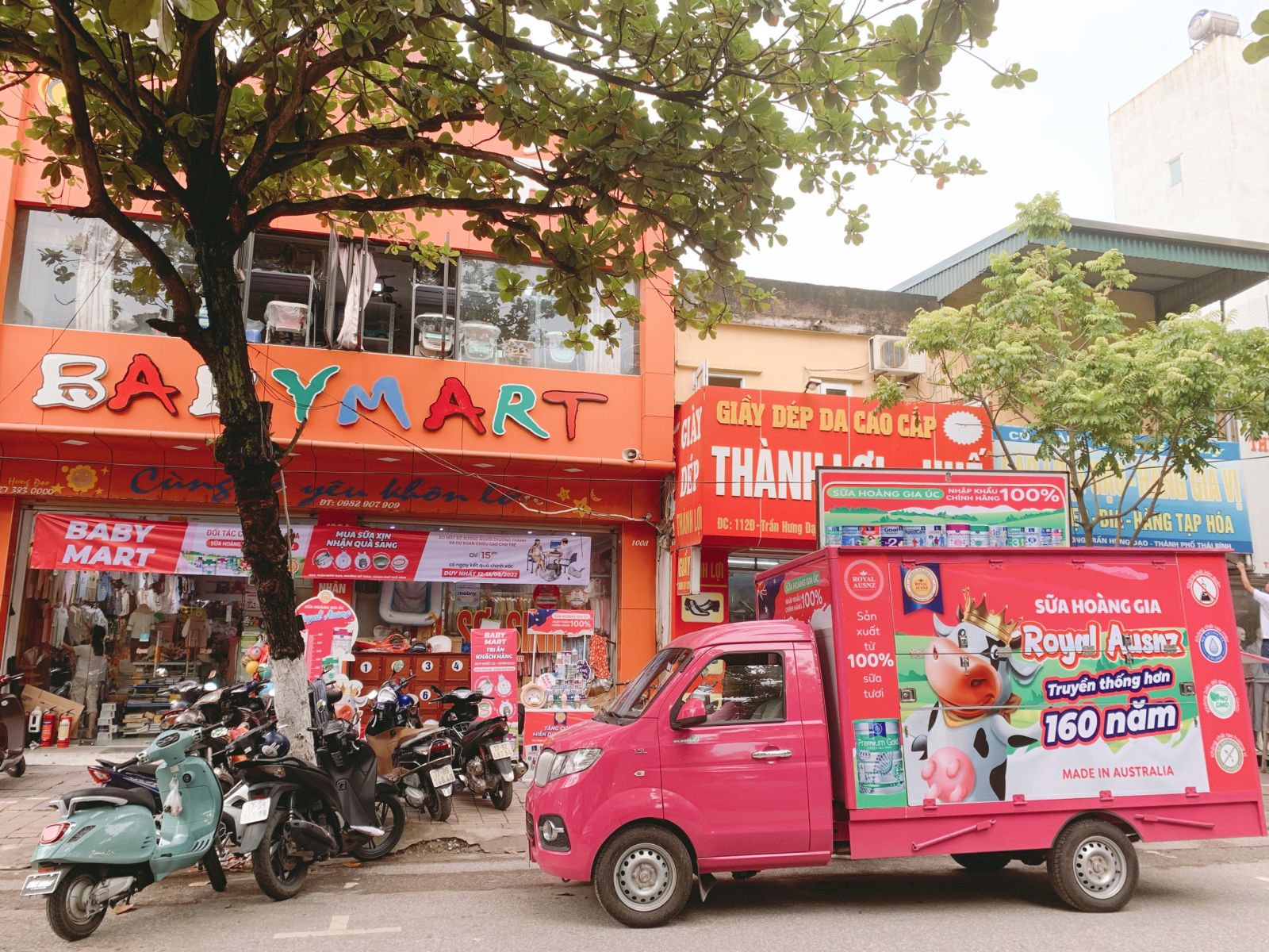 Chương trình Trade & Show của sữa Hoàng Gia tại Siêu thị Baby Mart
