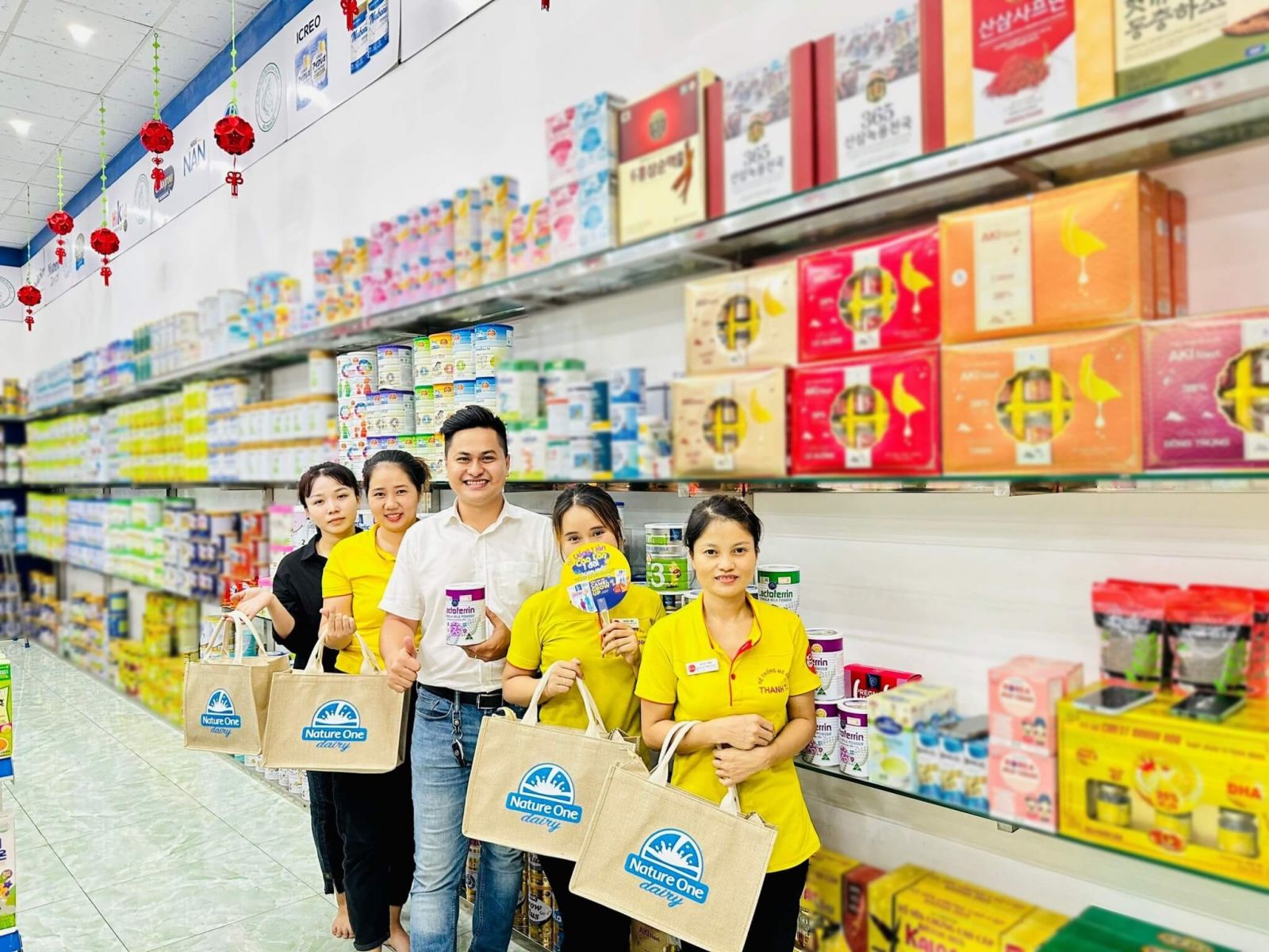 Đào tạo kiến thức sản phẩm tại shop sữa Thanh Tú
