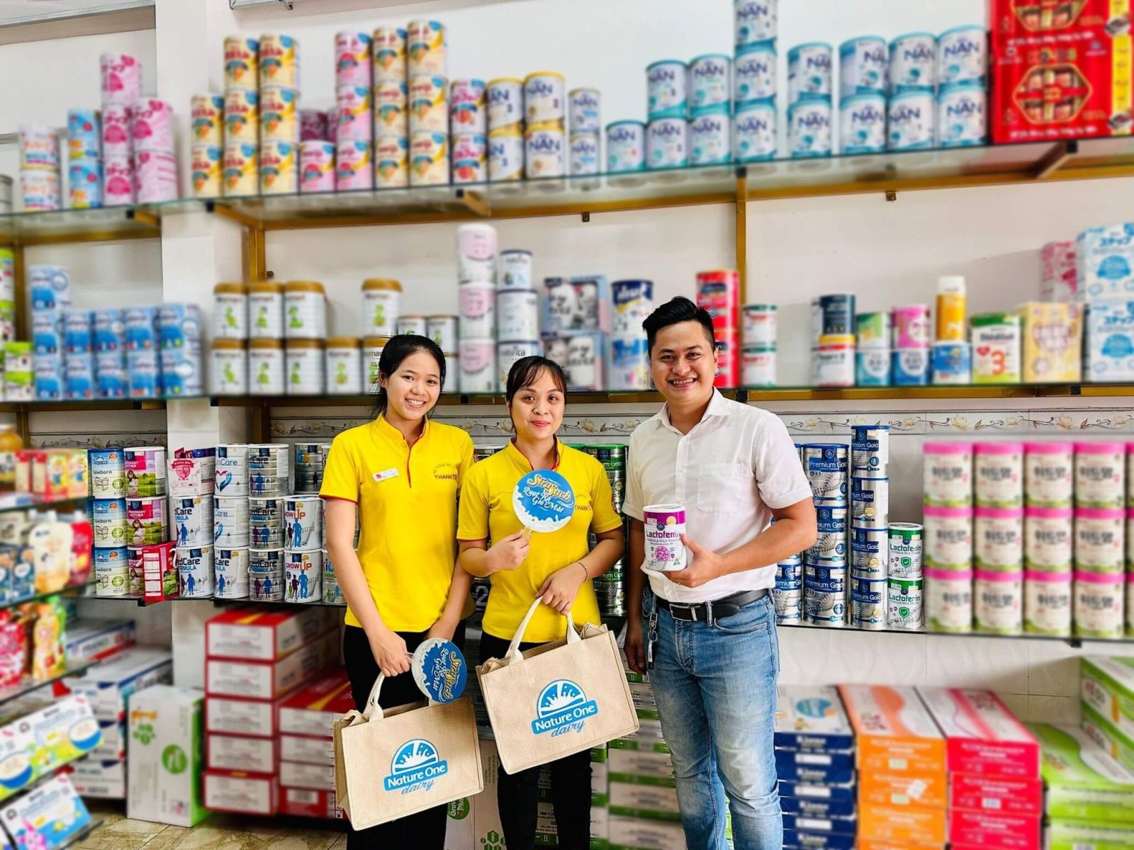 Đào tạo kiến thức sản phẩm tại shop sữa Thanh Tú