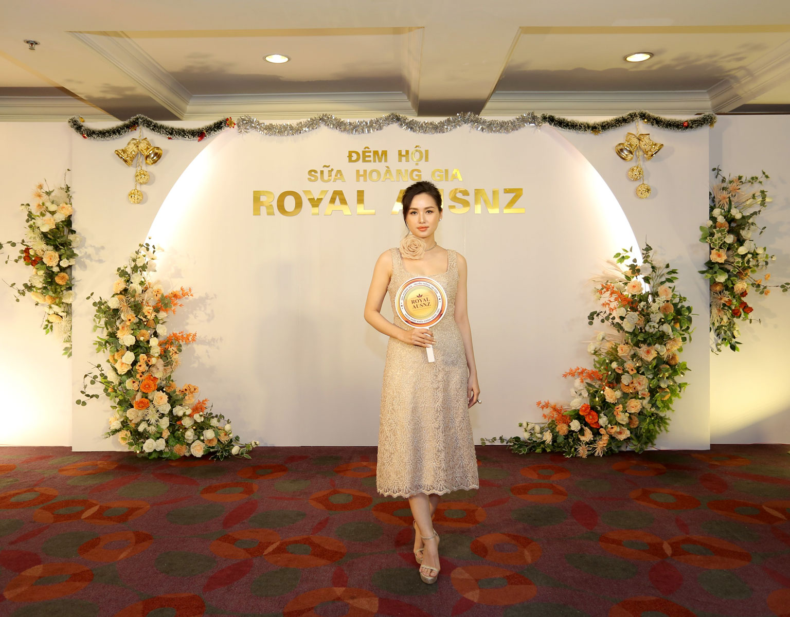 Mặc dù chỉ diện trang phục đơn giản nhưng Hot Girl Tâm Tít vẫn nổi bật tại sự kiện bởi thần thái sang trọng, quý phái của mình