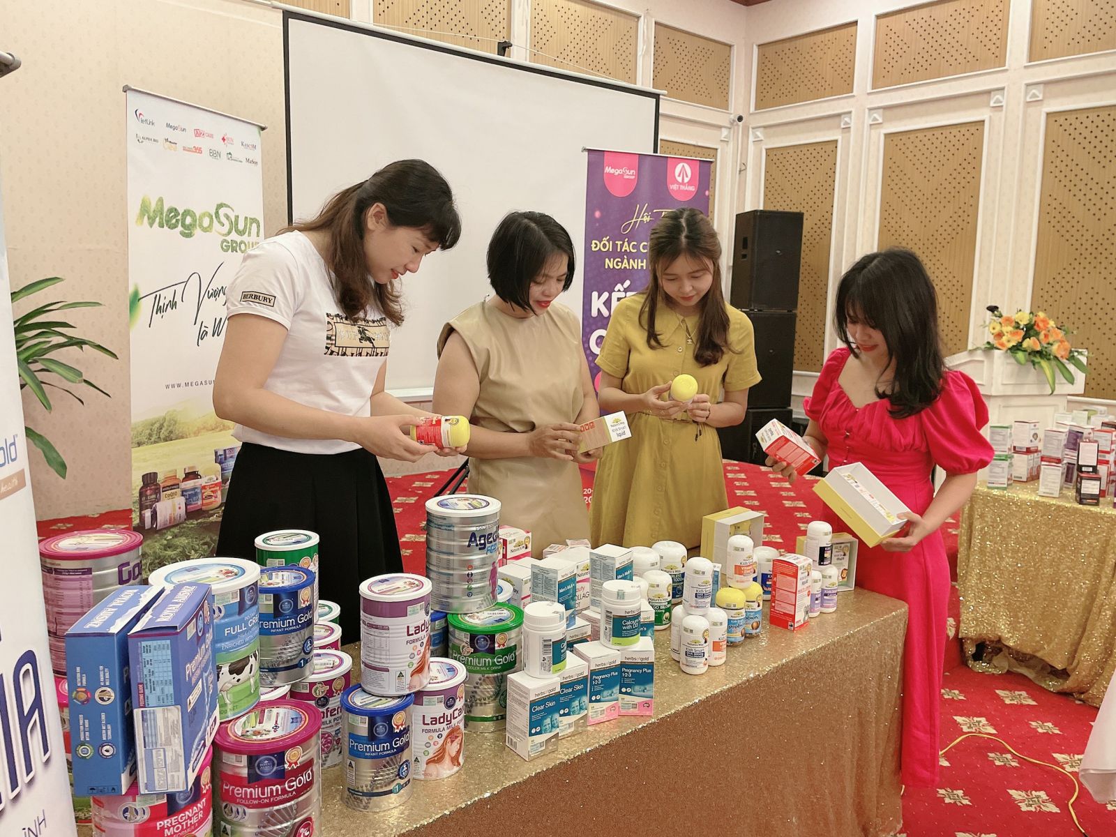 Careline tại hội thảo kết nối và chia sẻ ngành mẹ và bé