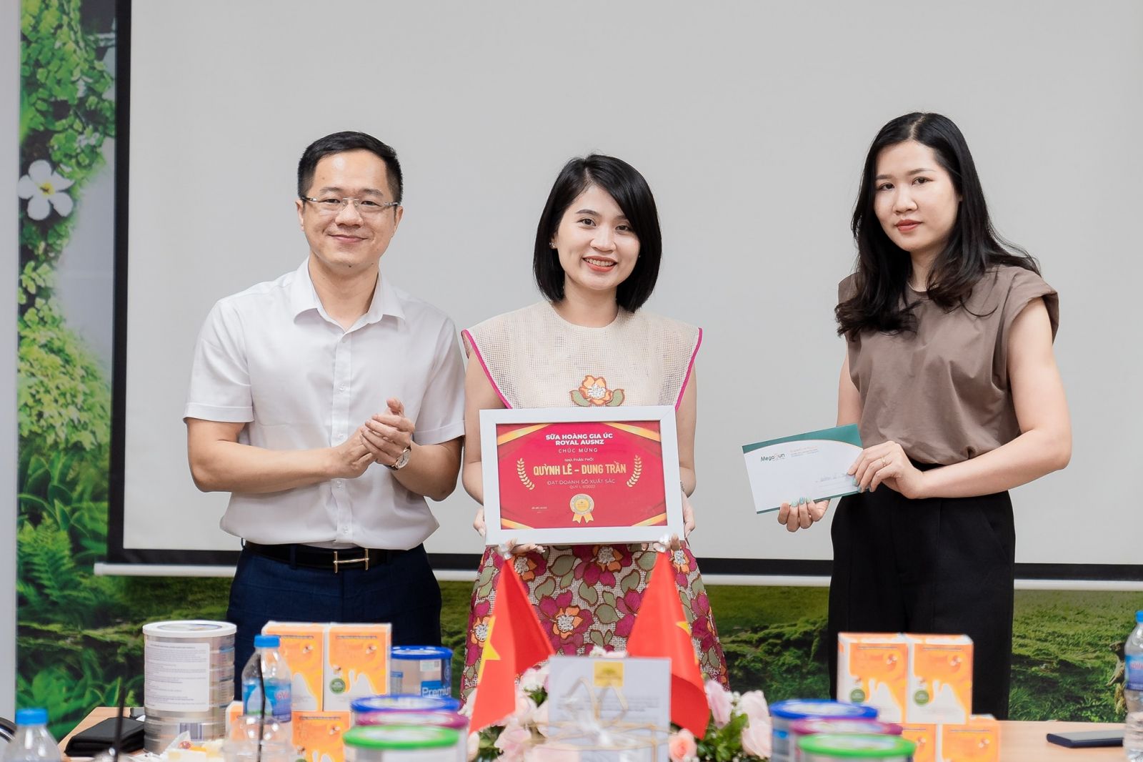 Sữa Hoàng Gia Úc tổ chức “Sơ kết 6 tháng đầu năm 2022 - công tác triển khai phân phối sữa sạch Royal Ausnz”