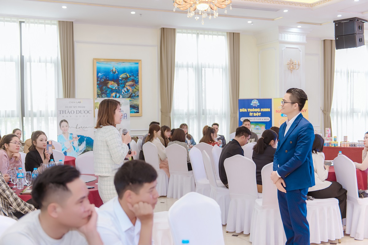 Sữa hoàng gia Úc đồng hành cùng đối tác khu vực Thanh Hóa tại hội thảo “Muốn Khác Biệt phải Khắc Nghiệt” 