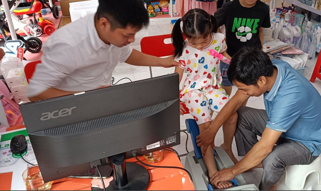 Sữa Hoàng Gia tri ân khách hàng tại Nhím Store thông qua chương trình Trade & Show