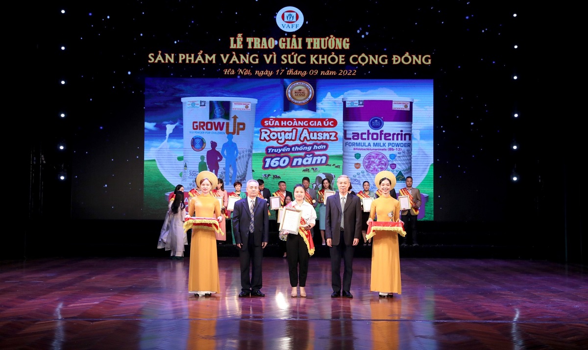 Sữa Grow Up và Lactoferrin Hồng vinh dự nhận giải thưởng 