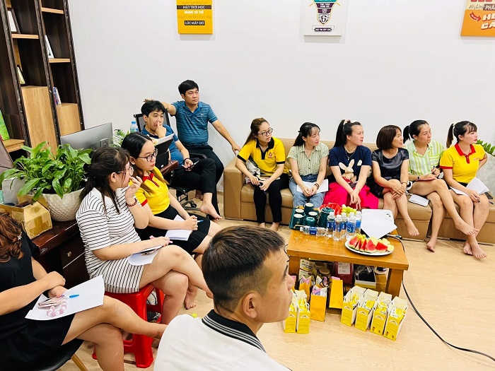 Buổi học đào tạo sản phẩm Sữa Hoàng Gia