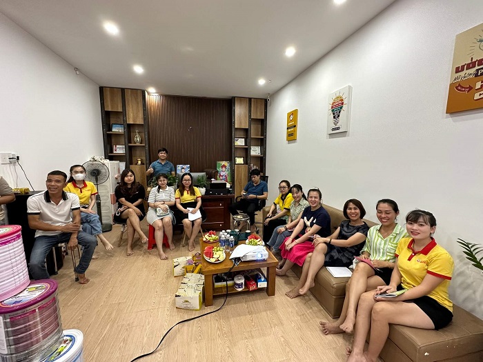 Buổi học đào tạo sản phẩm Sữa Hoàng Gia