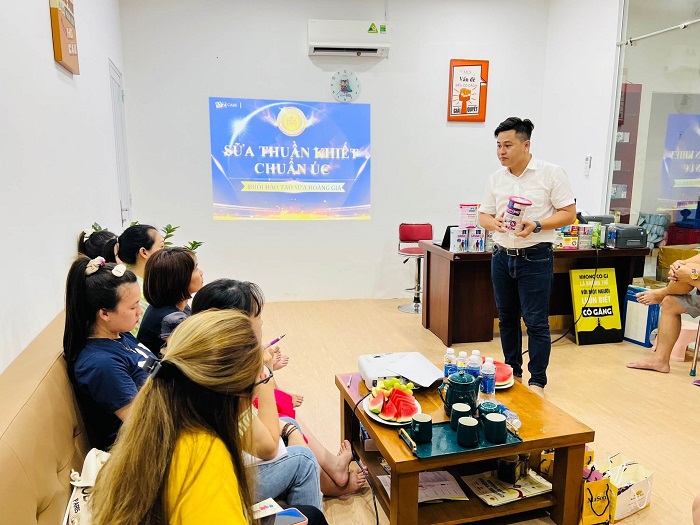Buổi học đào tạo sản phẩm Sữa Hoàng Gia
