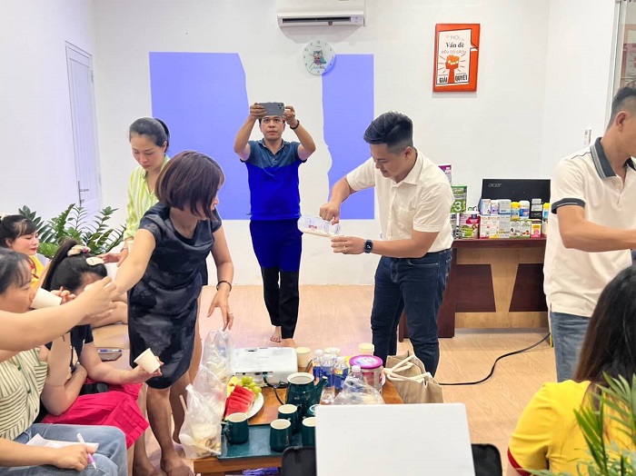 Buổi học đào tạo sản phẩm Sữa Hoàng Gia