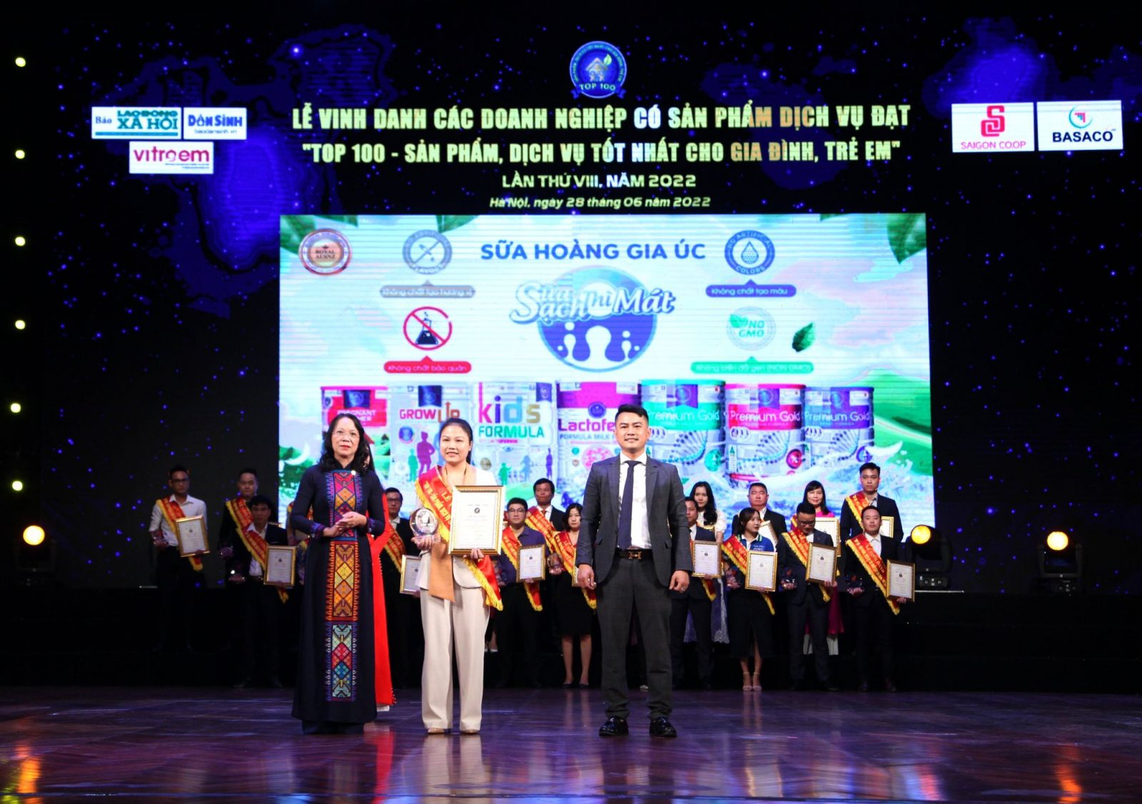 Royal Ausnz vinh dự đạt top 100 sản phẩm, dịch vụ tốt nhất cho gia đình, trẻ em 