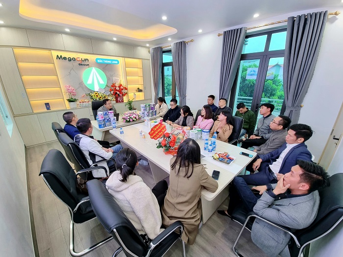 Sữa Hoàng Gia ký kết hợp tác chiến lược năm 2023 với nhà phân phối Việt Thắng tại khu vực Bắc Thăng Long, Hà Nội