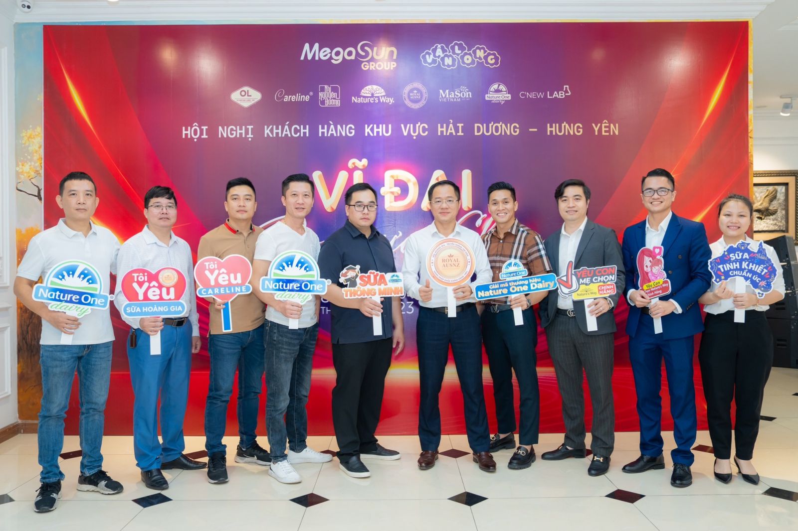 Sữa Royal Ausnz tham gia hội nghị khách hàng khu vực Hải Dương - Hưng Yên