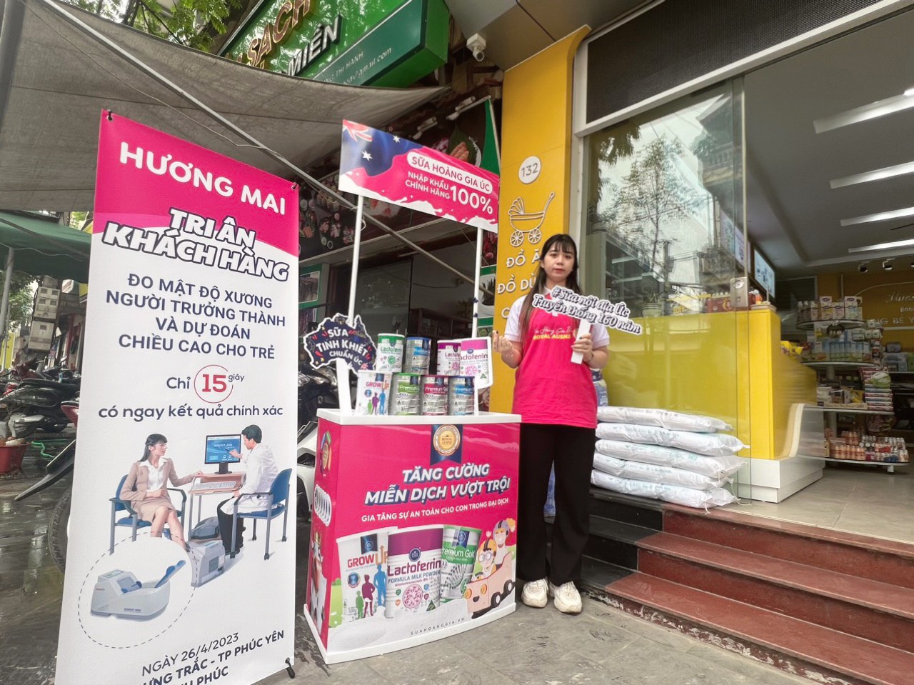 Sữa Hoàng Gia tổ chức chương trình Trade And Show tại Titi Mark và Hương Mai Shop tại Vĩnh Phúc