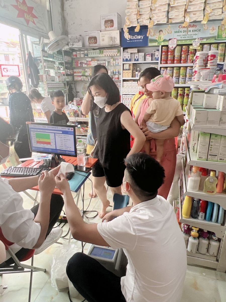 Sữa Hoàng Gia tổ chức chương trình Trade And Show tại Titi Mark và Hương Mai Shop tại Vĩnh Phúc