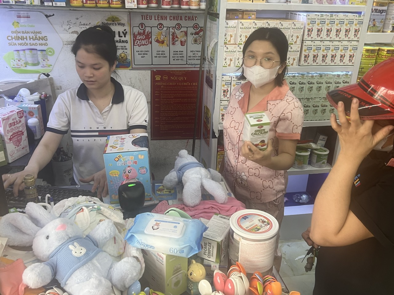 Sữa Hoàng Gia tổ chức chương trình Trade And Show tại Titi Mark và Hương Mai Shop tại Vĩnh Phúc