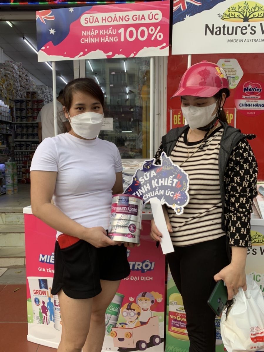 Sữa Hoàng Gia tổ chức chương trình Trade And Show tại Titi Mark và Hương Mai Shop tại Vĩnh Phúc