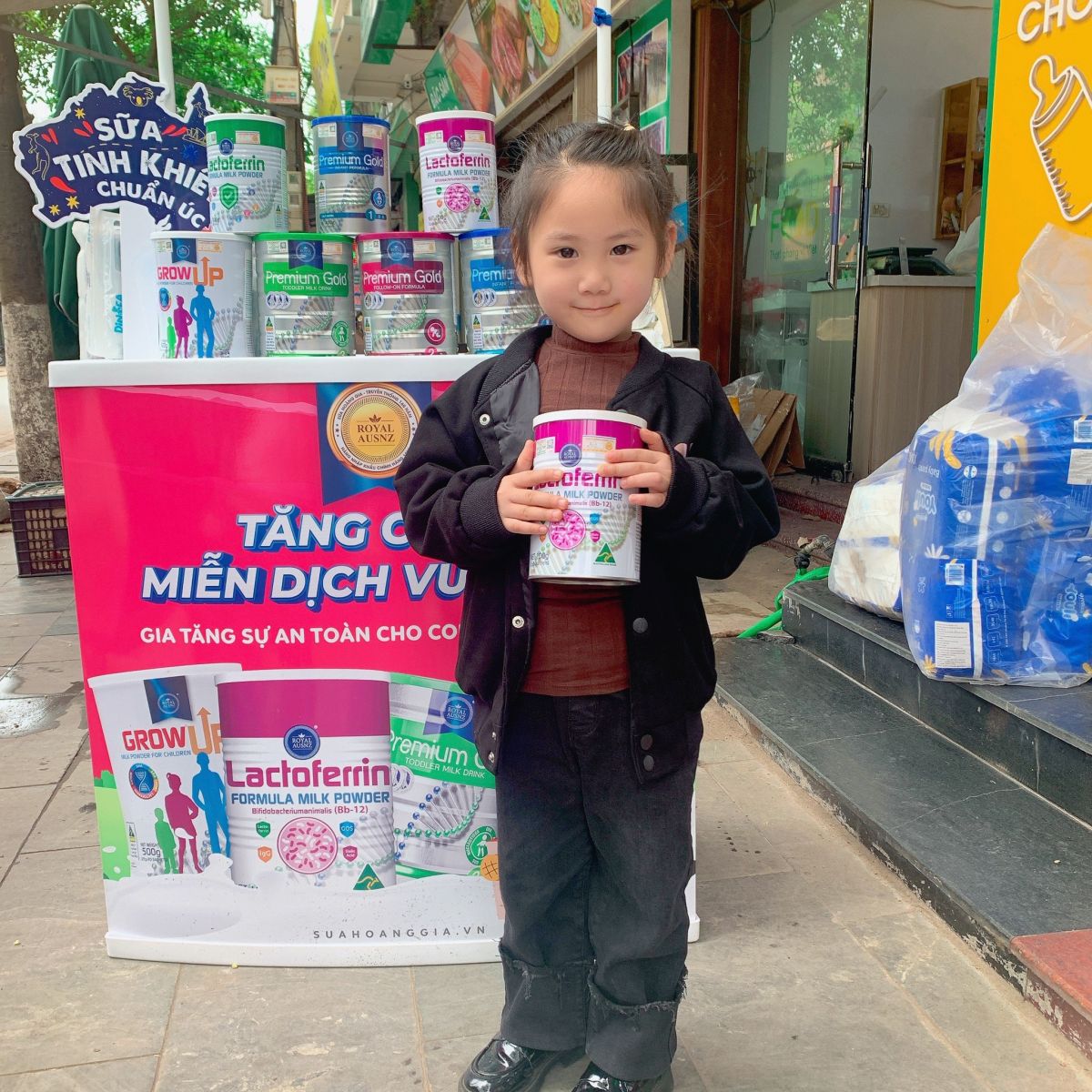 Sữa Hoàng Gia tổ chức chương trình Trade And Show tại Titi Mark và Hương Mai Shop tại Vĩnh Phúc