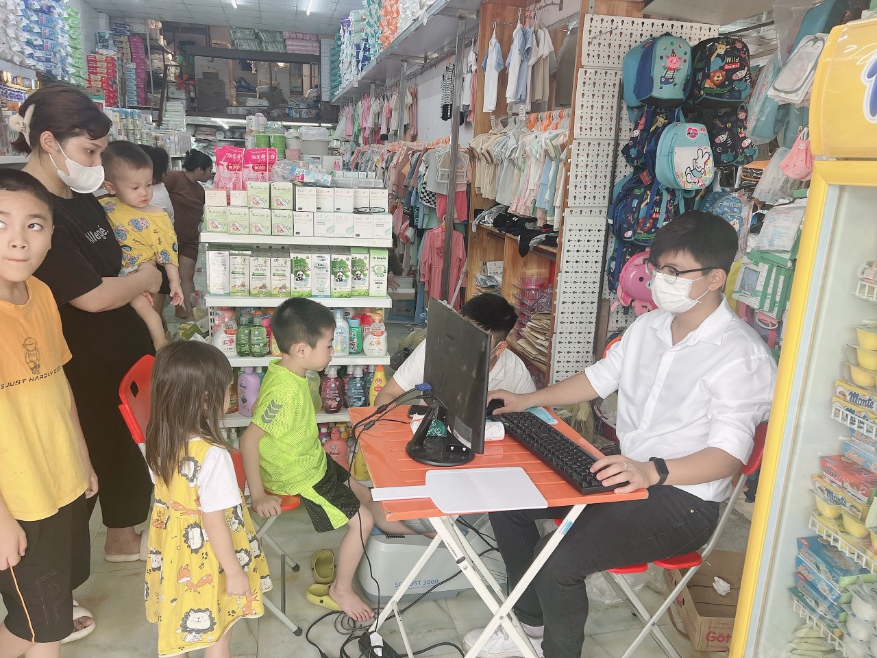 Sữa Hoàng Gia tổ chức chương trình Trade And Show tại Titi Mark và Hương Mai Shop tại Vĩnh Phúc