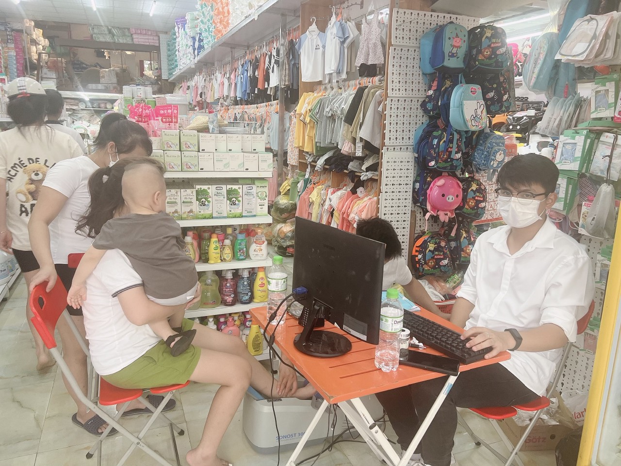 Sữa Hoàng Gia tổ chức chương trình Trade And Show tại Titi Mark và Hương Mai Shop tại Vĩnh Phúc