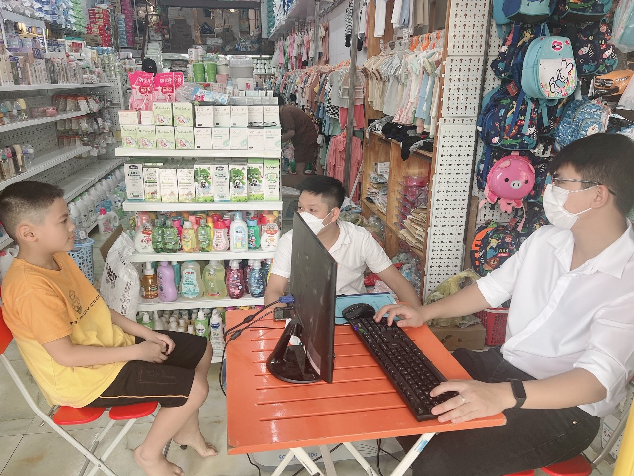 Sữa Hoàng Gia tổ chức chương trình Trade And Show tại Titi Mark và Hương Mai Shop tại Vĩnh Phúc