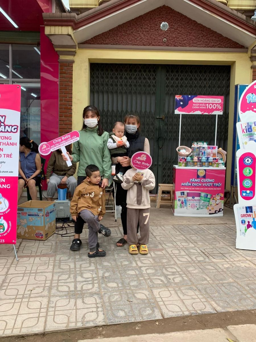 Sữa Hoàng Gia tri ân Shop Chip Baby – Thái Nguyên với món quà Trade And Show đầy ý nghĩa