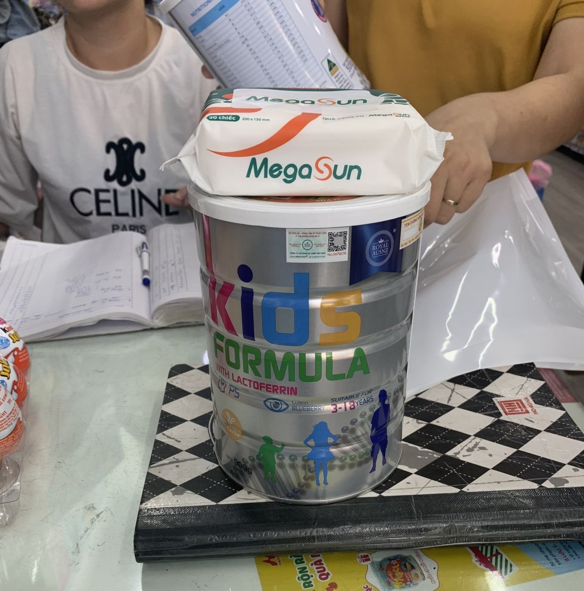 Sữa Hoàng Gia và hành trình Trade & Show tri ân khách hàng tại Tumi Baby Shop Quảng Ninh