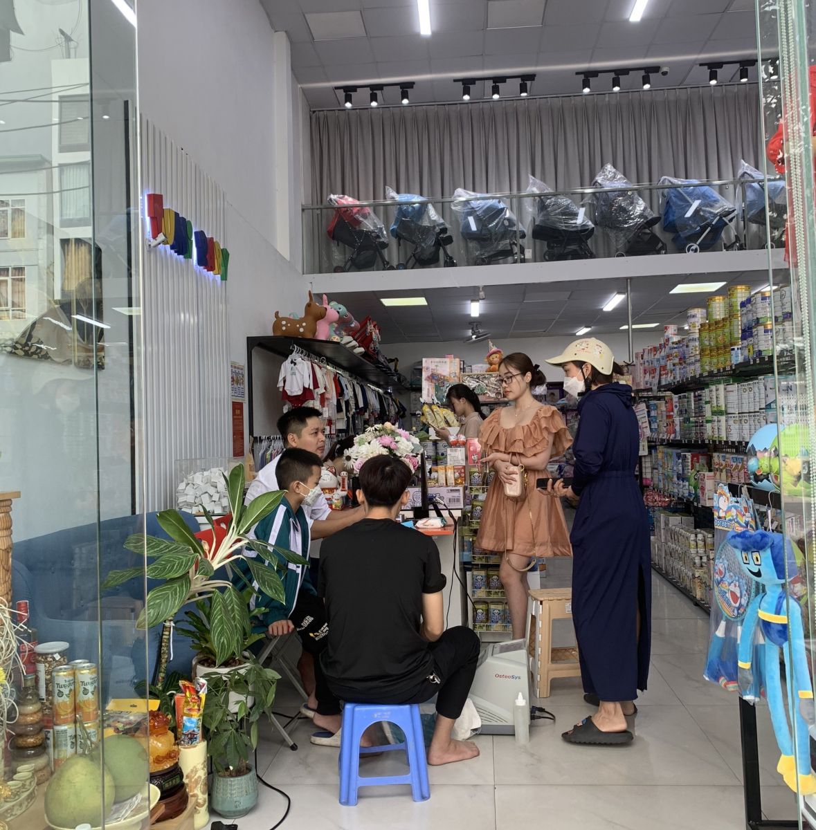 Sữa Hoàng Gia và hành trình Trade & Show tri ân khách hàng tại Tumi Baby Shop Quảng Ninh