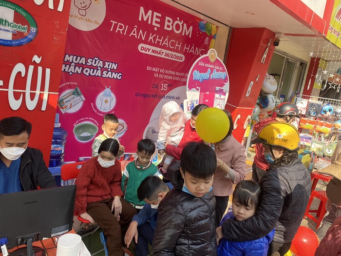 Sữa Hoàng Gia và Shop Mẹ Bờm tri ân khách hàng với chương trình Trade And Show đầy ý nghĩa