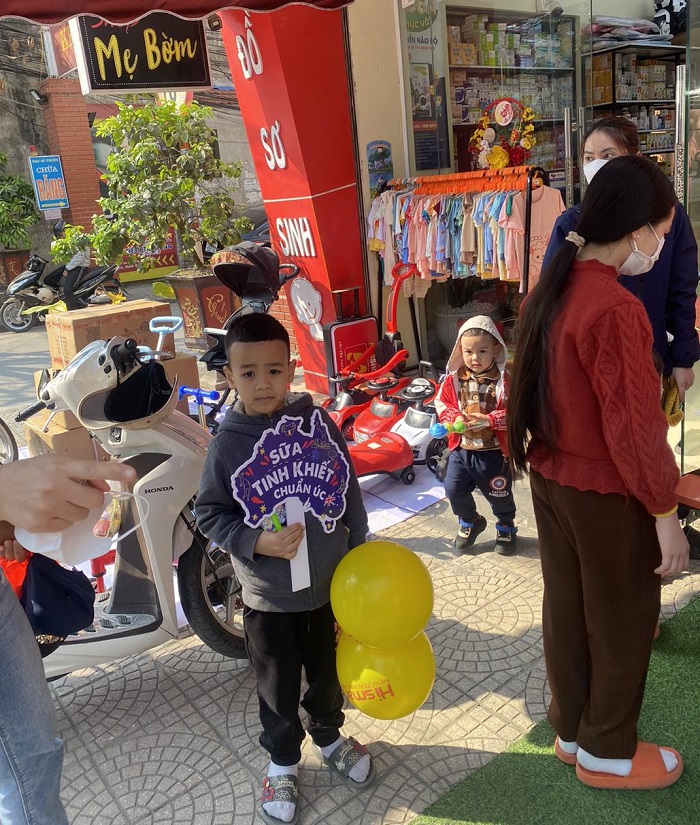 Sữa Hoàng Gia và Shop Mẹ Bờm tri ân khách hàng với chương trình Trade And Show đầy ý nghĩa