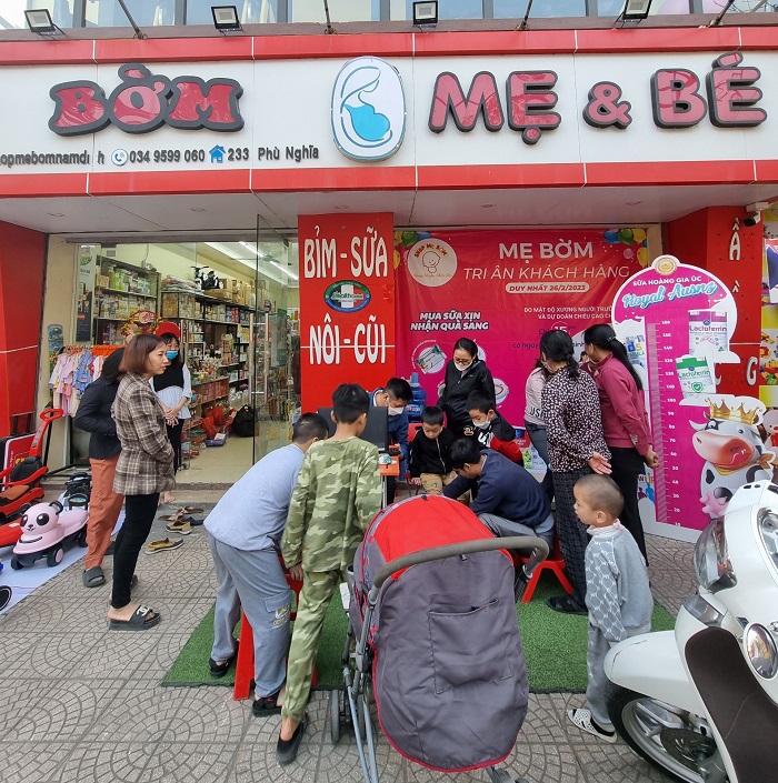Sữa Hoàng Gia và Shop Mẹ Bờm tri ân khách hàng với chương trình Trade And Show đầy ý nghĩa