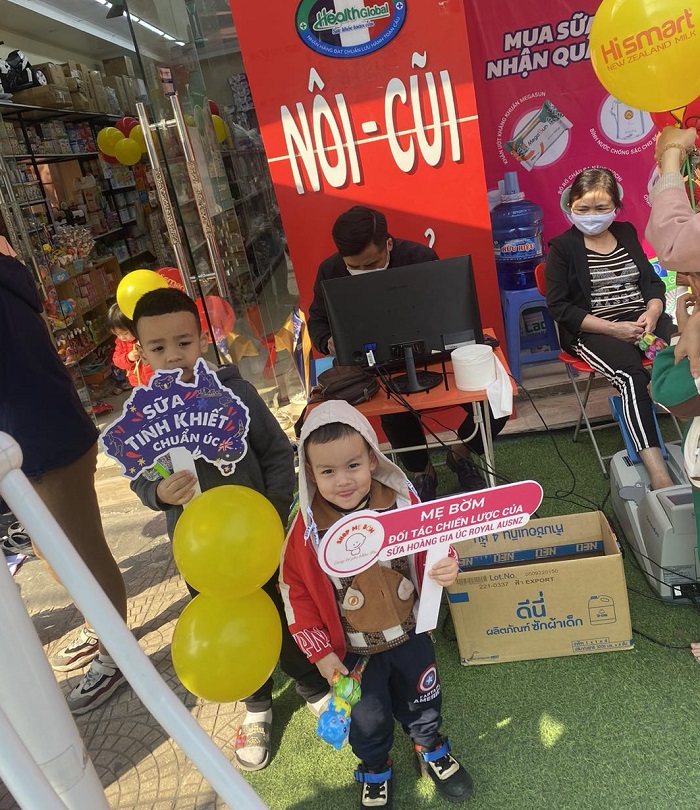Sữa Hoàng Gia và Shop Mẹ Bờm tri ân khách hàng với chương trình Trade And Show đầy ý nghĩa