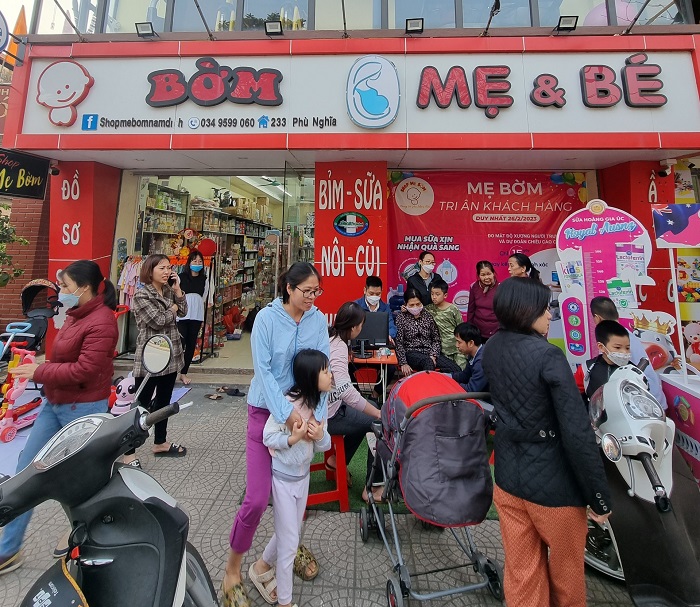 Sữa Hoàng Gia và Shop Mẹ Bờm tri ân khách hàng với chương trình Trade And Show đầy ý nghĩa