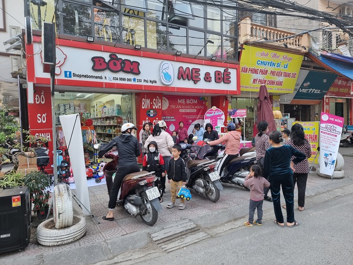 Sữa Hoàng Gia và Shop Mẹ Bờm tri ân khách hàng với chương trình Trade And Show đầy ý nghĩa