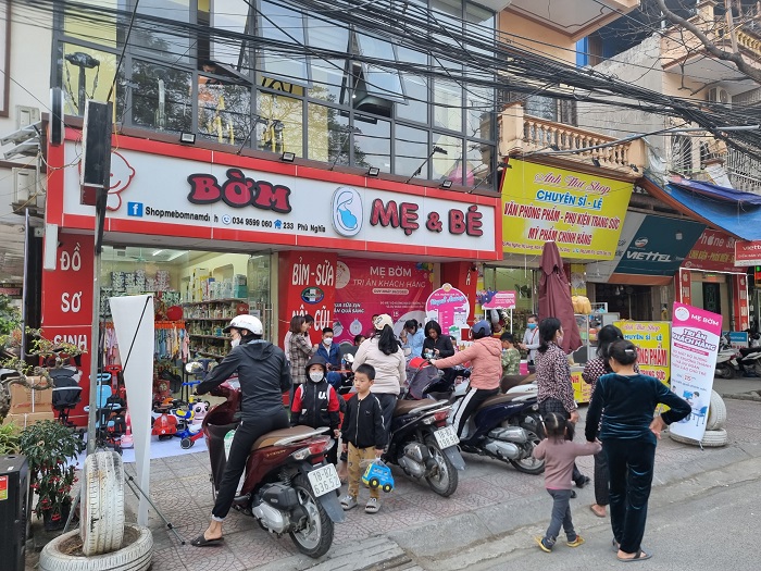 Sữa Hoàng Gia và Shop Mẹ Bờm tri ân khách hàng với chương trình Trade And Show đầy ý nghĩa