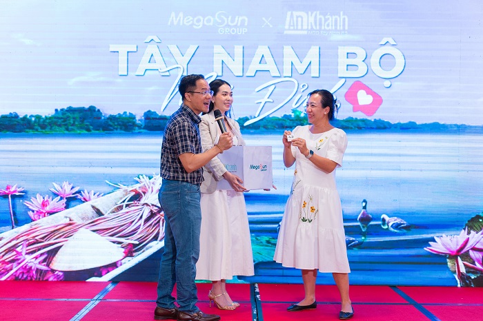 Sữa Hoàng Gia vinh dự đồng hàng tại hội nghị khách hàng Megasun Group khu vực Tây Nam Bộ