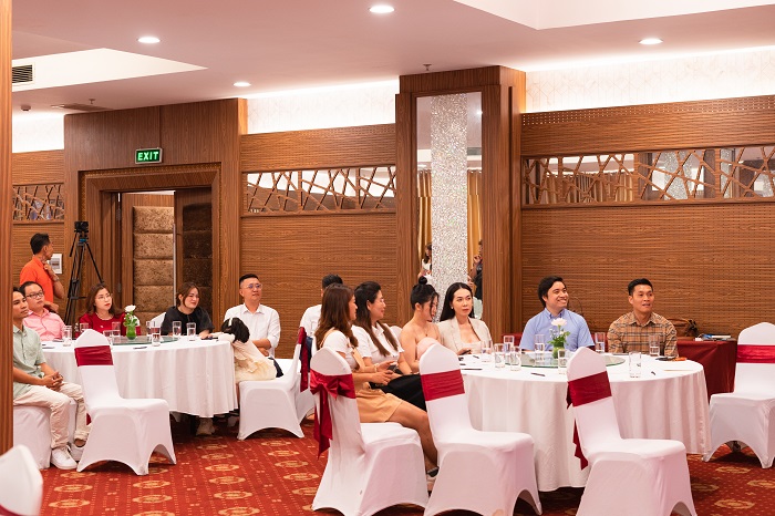 Sữa Hoàng Gia vinh dự đồng hàng tại hội nghị khách hàng Megasun Group khu vực Tây Nam Bộ