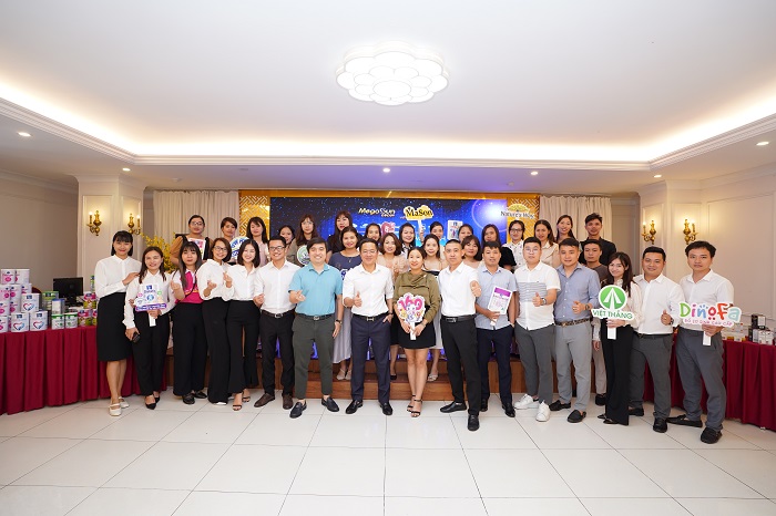 Hội nghị vô cùng vinh dự khi không chỉ nhận được sự quan tâm và góp mặt của đại diện những nhãn hàng trong “đại gia đình” Megasun Group như Nature’s Way, Careline, Olympian Labs, Mason Natural, Dinofa, Nhị Nguyên Đường… mà còn nhận được sự ủng hộ của rất nhiều khách hàng và đối tác chiến lược khu vực Bắc Ninh.