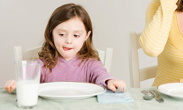 Bổ sung sữa tăng cân cho bé 7 tuổi: Nên hay không?