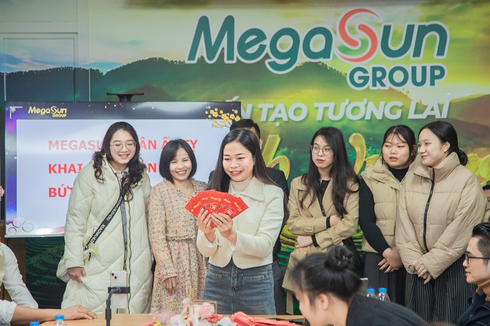 Sữa Hoàng Gia Royal Ausnz Tổ Chức Tiệc Khai Xuân, Mở Lộc Năm Mới 2025