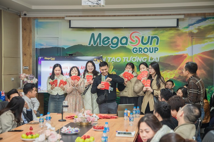 Sữa Hoàng Gia Royal Ausnz Tổ Chức Tiệc Khai Xuân, Mở Lộc Năm Mới 2025